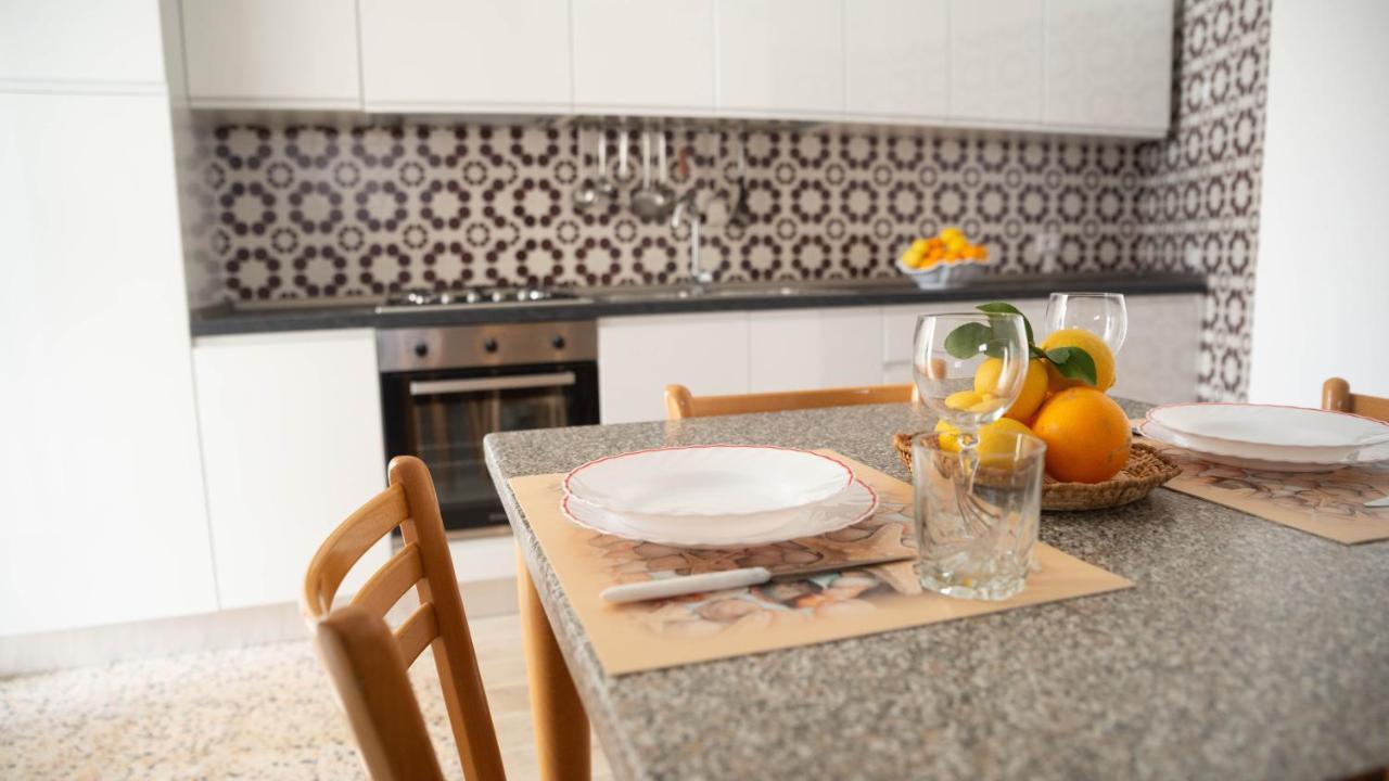 Appartamenti Melograno E Fico Loculi Екстериор снимка