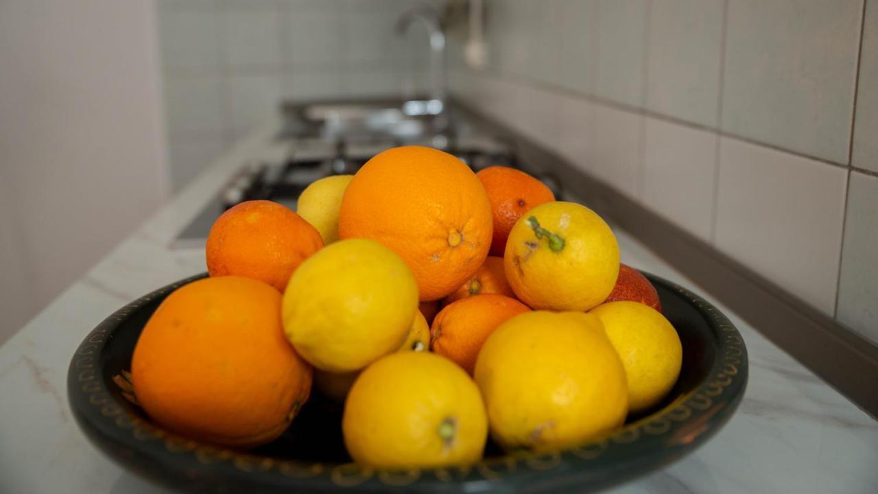 Appartamenti Melograno E Fico Loculi Екстериор снимка