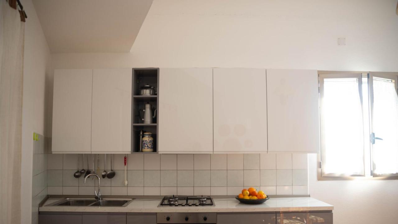 Appartamenti Melograno E Fico Loculi Екстериор снимка